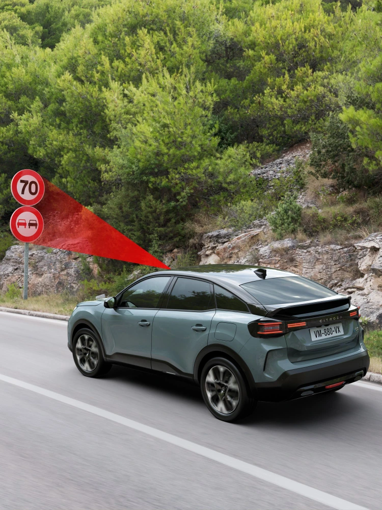 Side view C4 with Extended Traffic Sign Recognition highlighting safety, technology and visibility for a premium safer drive