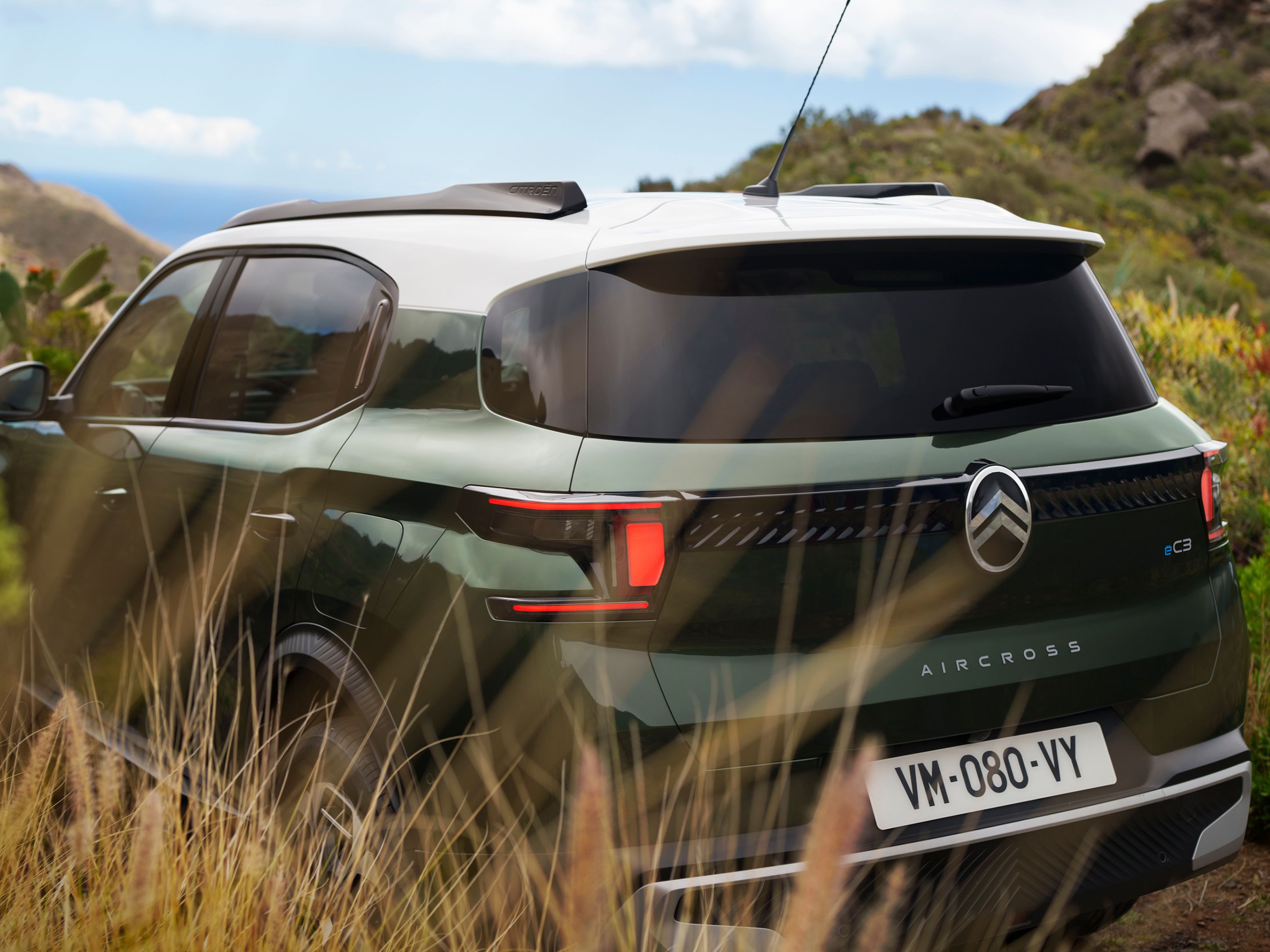 Rear three‑quarter outdoor view of Citroën C3 Aircross SUV highlighting bold two‑tone design for confident, versatile and affordable mobility.