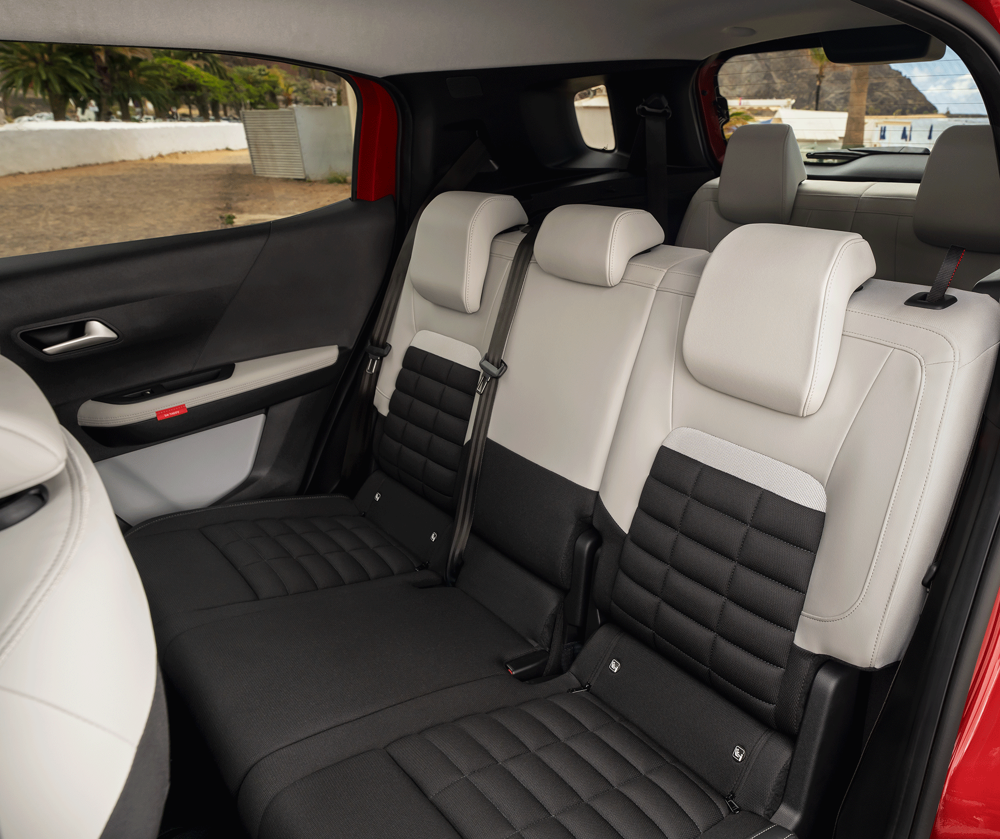 Interior feature GIF of Citroën C3 Aircross SUV showcasing practical modular storage solutions for versatile, convenient and affordable everyday mobility.