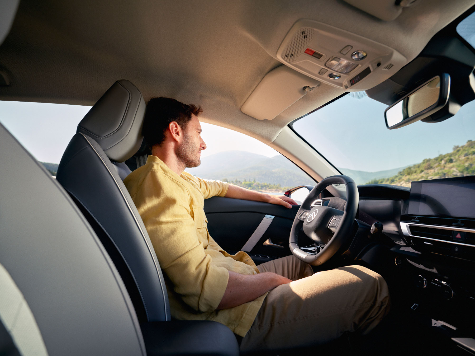 Front interior view C4 highlighting relaxed comfort, space, brightness and design for a premium peaceful scenic moment