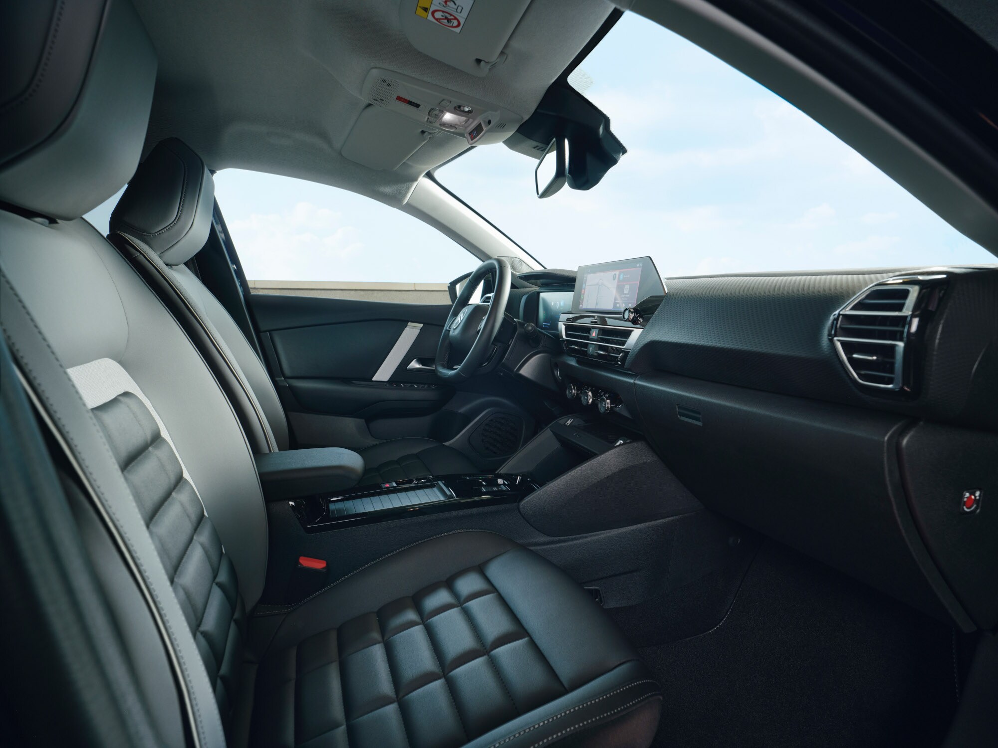 Front interior view C4 highlighting spacious comfort, premium seats, brightness and design for a serene modern driving environment