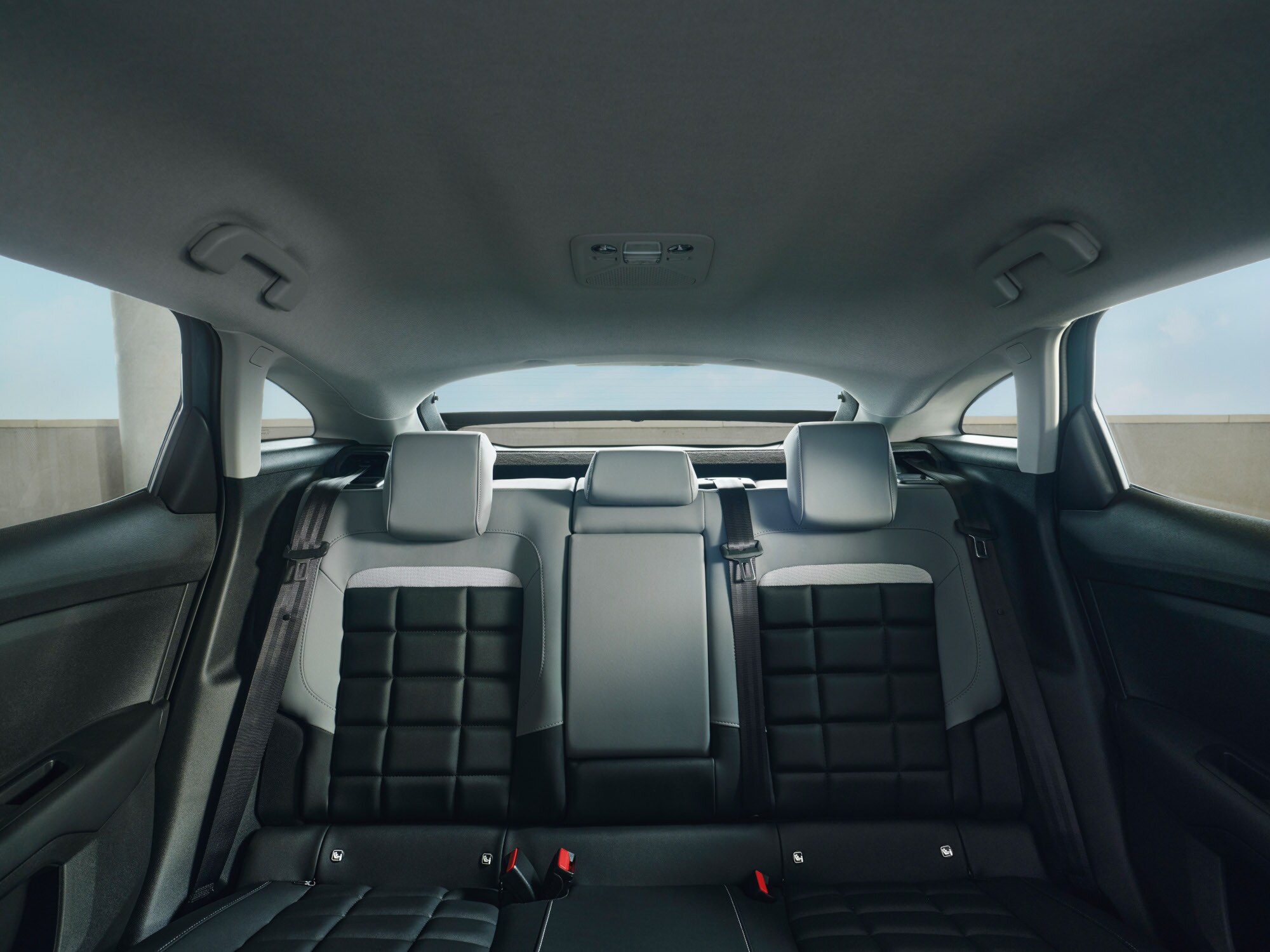 Front interior view C4 highlighting spacious comfort, premium seats, brightness and design for a serene modern cabin