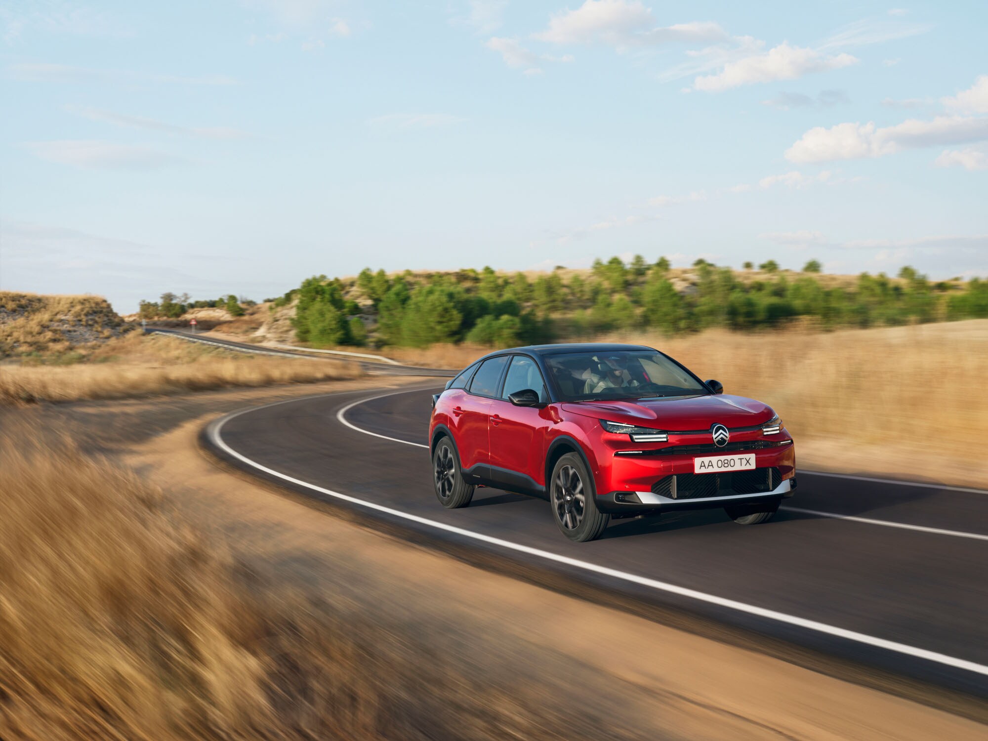 Three‑quarter front view Elixir Red C4 showcasing dynamic design, safety and robustness for a premium inspiring road presence