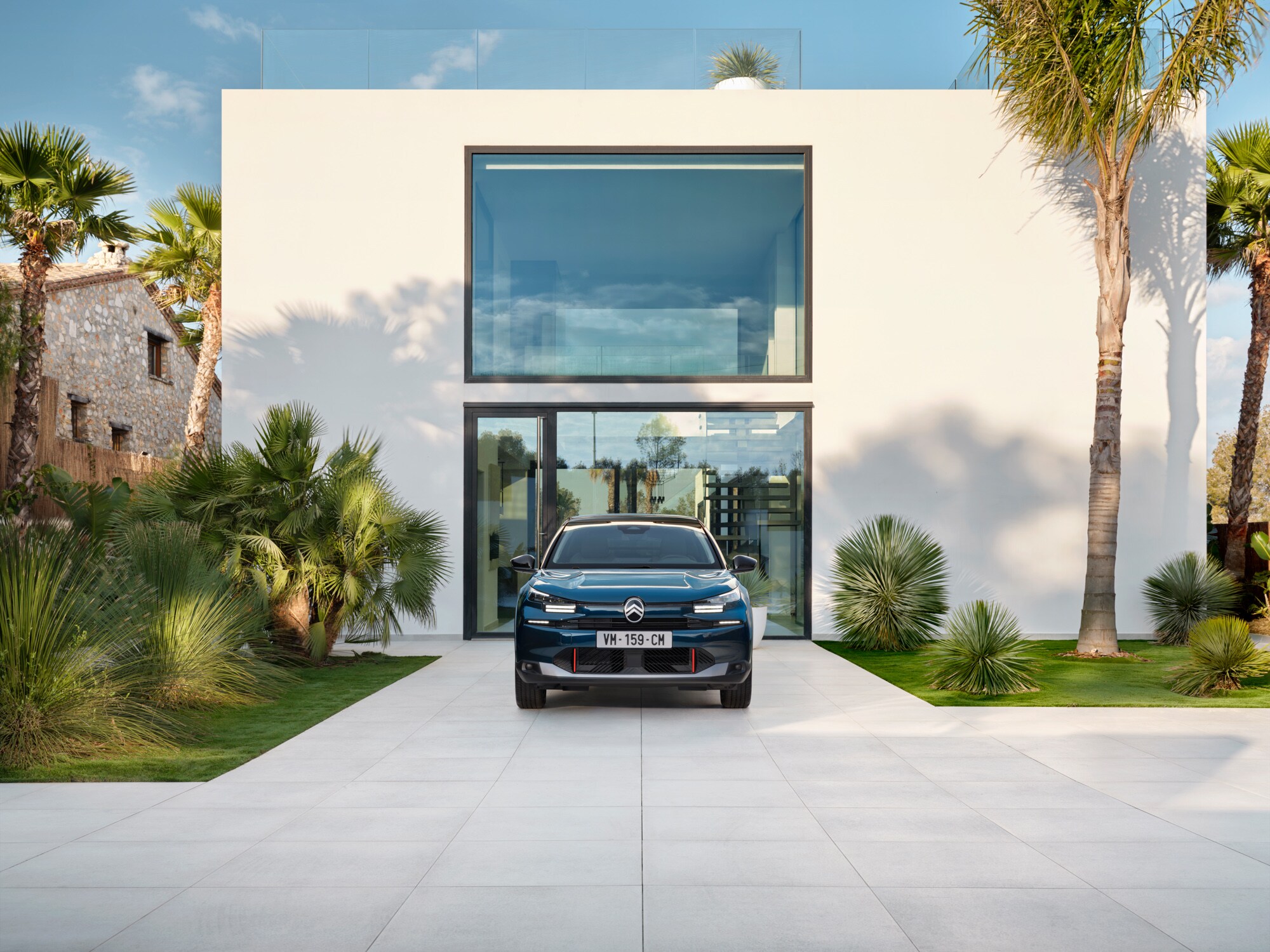 Front view Bleu Eclipse C4 highlighting stylish design, safety and aerodynamics for a premium modern architectural presence