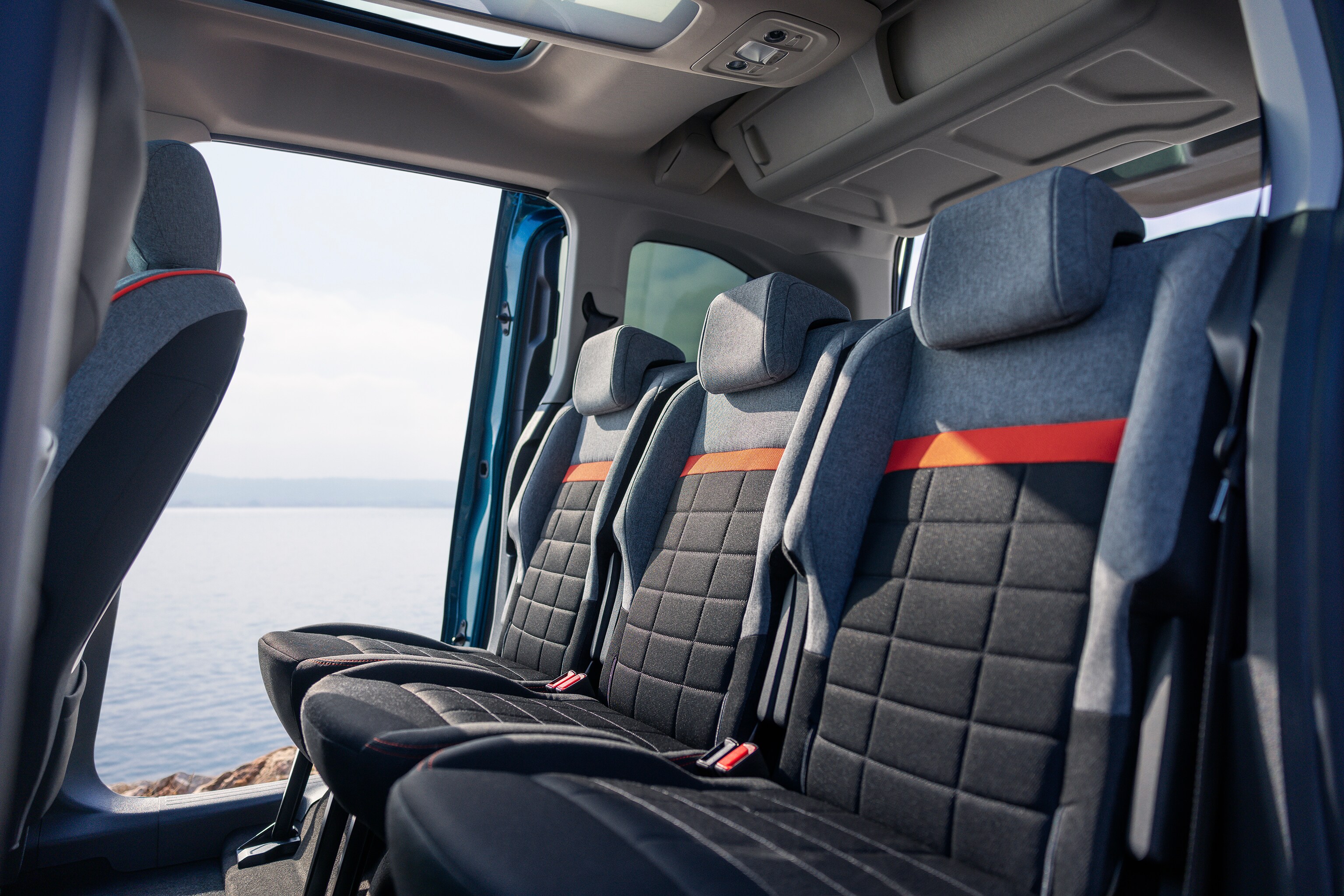 Rear interior view Berlingo highlighting Advanced Comfort seats, space, support and improved family well‑being