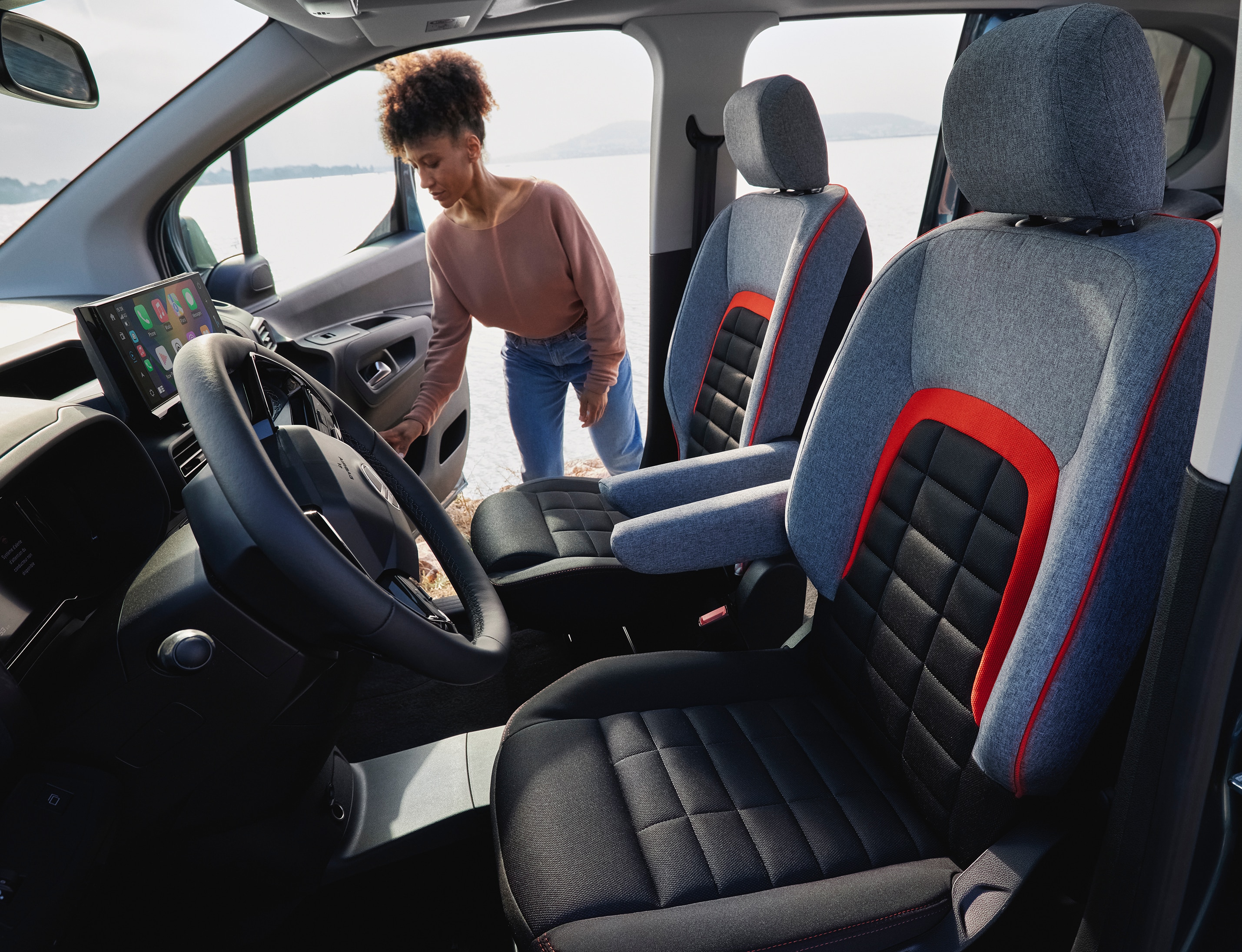 Front interior view Berlingo highlighting Advanced Comfort seats, easy access, safety and improved everyday driving experience